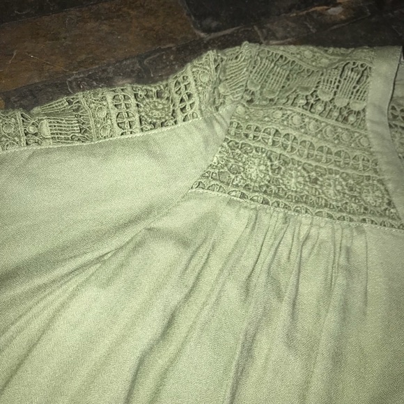 👑CROWN & IVY - Picture 1 of 8